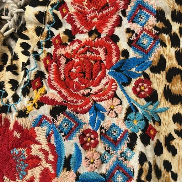 Savanna Jane Floral Embroidered Leopard Print Bell Sleeve Blouse Size Medium - Picture 4 of 15